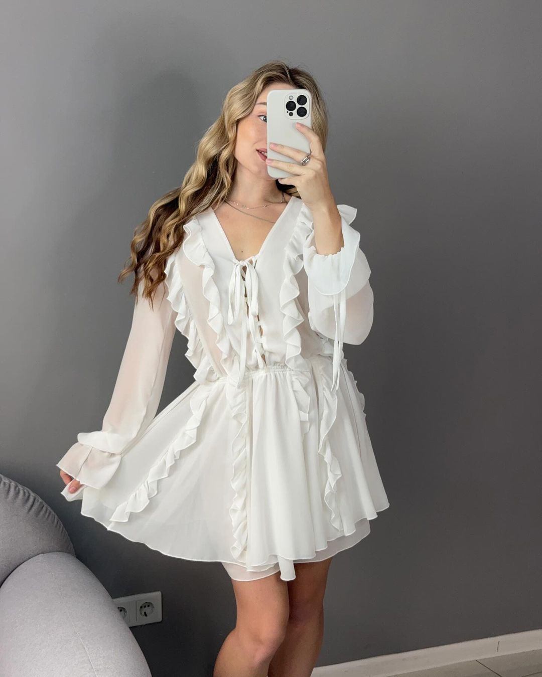 Elegant Chiffon V-neck Flounce Design Dress