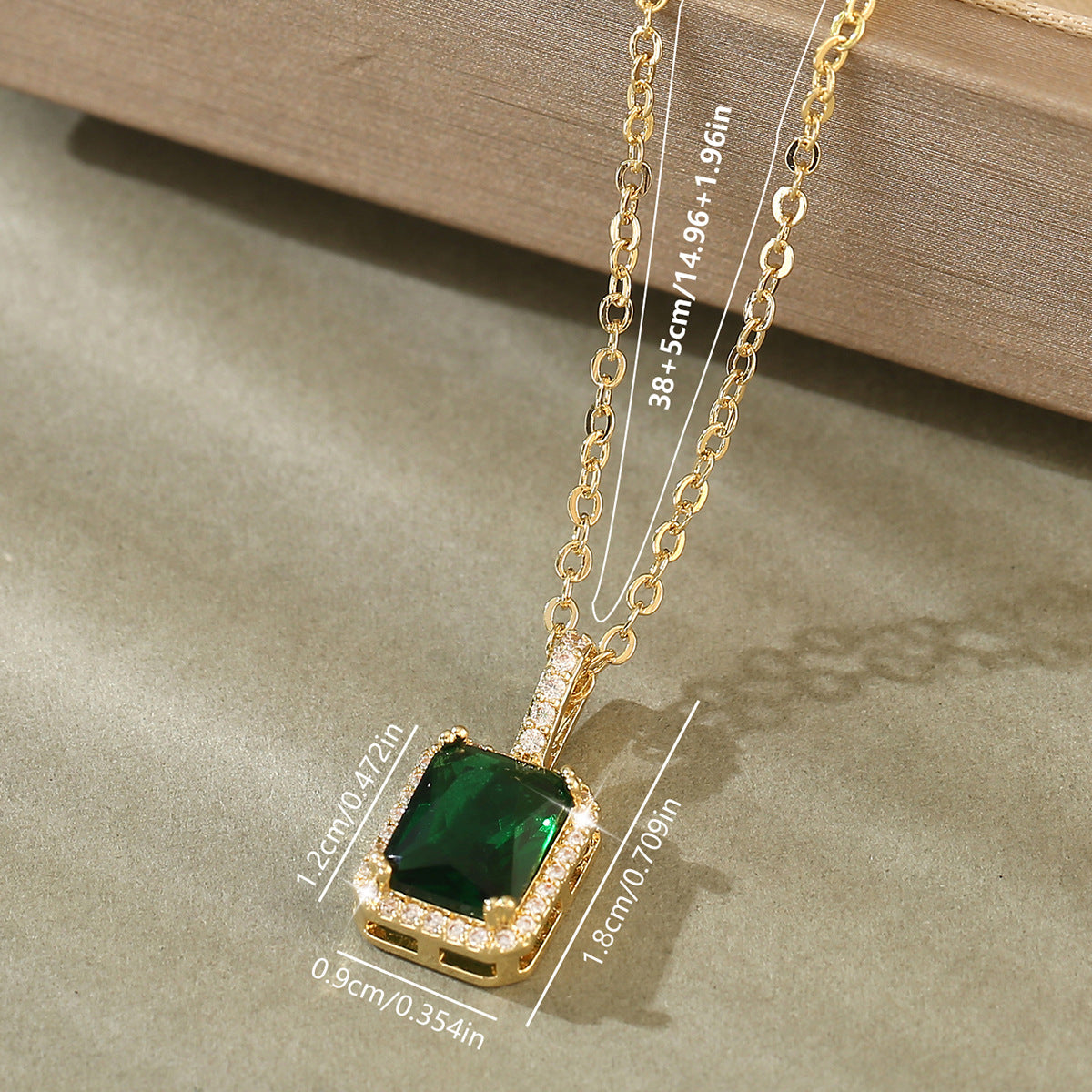 Copper Inlaid Green Zircon Square High-grade Retro Necklace